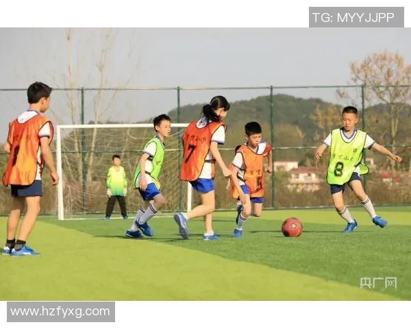 《在绿茵场与擂台上争锋 王者足球球星的跨界挑战》 《在绿茵场与擂台上争锋 王者足球球星的跨界挑战》