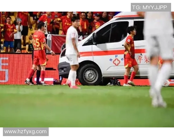 伤病阴影再度笼罩绿茵场当红球星因踢足球意外受伤缺阵