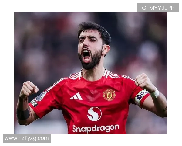 戴着围巾的足球明星瞬间曝光引发球迷热议究竟是谁的独特风格